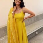 Gayathrie Instagram - Wearing sunshine today 💛✨ . . HMUA| 📸: @alysarhaai_mua Styling: @shimona_stalin Outfit: @studio_l_by_lini