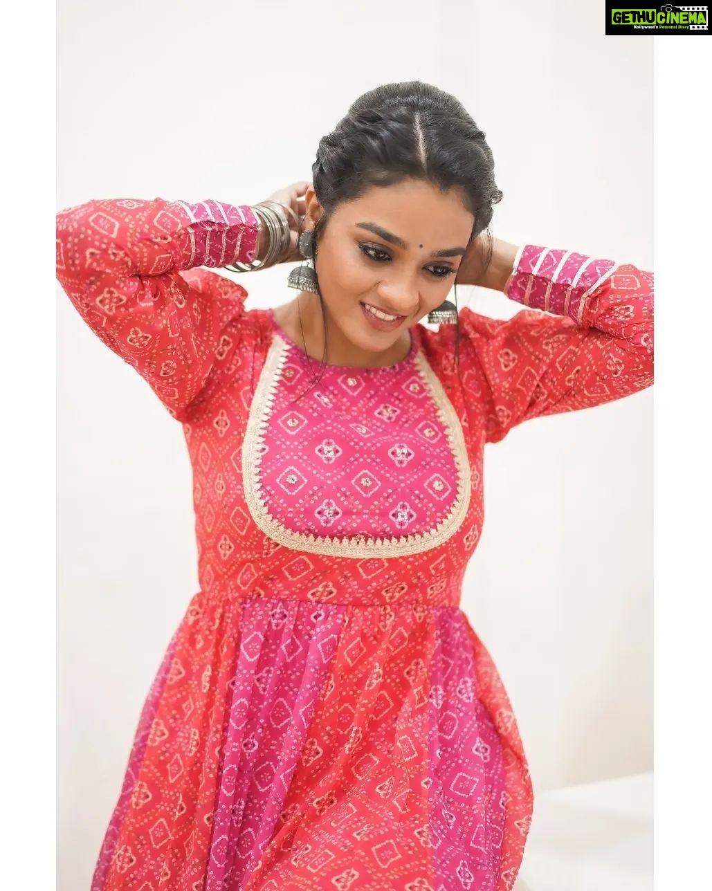 Gayathrie Instagram - For #Udanpaal promotions 🌸 . Styling : @shimona_stalin Outfit : @tamarachennai Photographer: @kanmaniphotography