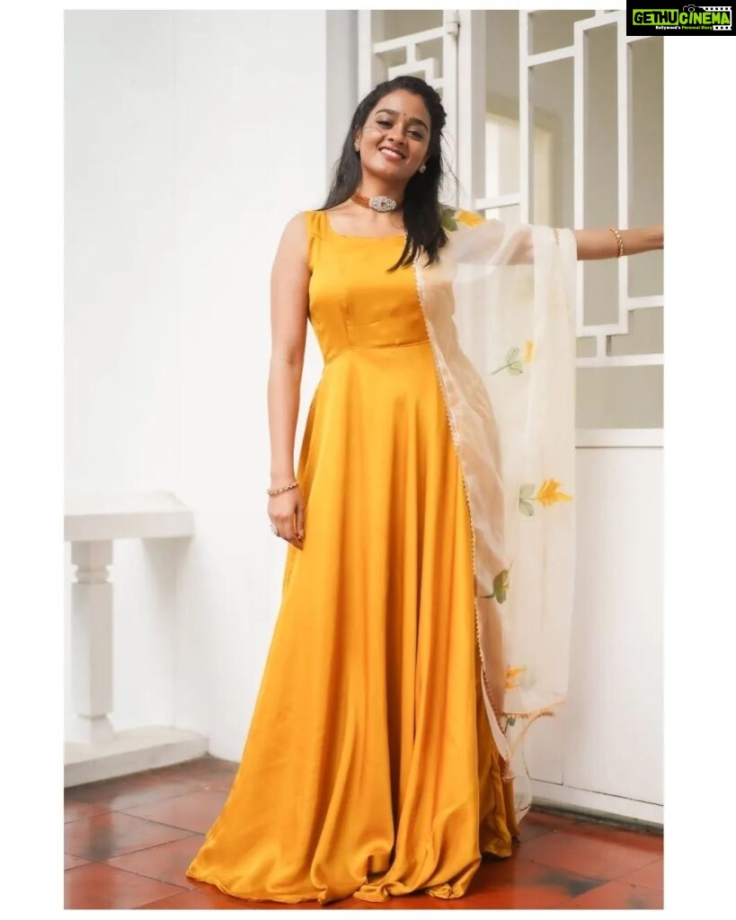 Gayathrie Instagram - For #Udanpaal promotions ✨ Styling : @shimona_stalin Outfit : @vkfashion2018 Accessories : @aarveechennai Photographer : @kanmaniphotography