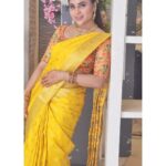Hamida Khatoon Instagram - Spark like sunshine ☀️ 💛 Blouse:- @vedulaswardrobe Saree:- it’s a mom saree Hairstylist:- @gousiya_hairstylist #hamida #hamidakhatoonfans #hamidakhatoon #saree #indian #treditional #instagram #photoshoot #photooftheday #thursday