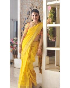 Hamida Khatoon Instagram - Spark like sunshine ☀️ 💛

Blouse:- @vedulaswardrobe 

Saree:- it’s a mom saree 

Hairstylist:- @gousiya_hairstylist 

#hamida 
#hamidakhatoonfans 
#hamidakhatoon 
#saree 
#indian 
#treditional 
#instagram 
#photoshoot 
#photooftheday 
#thursday