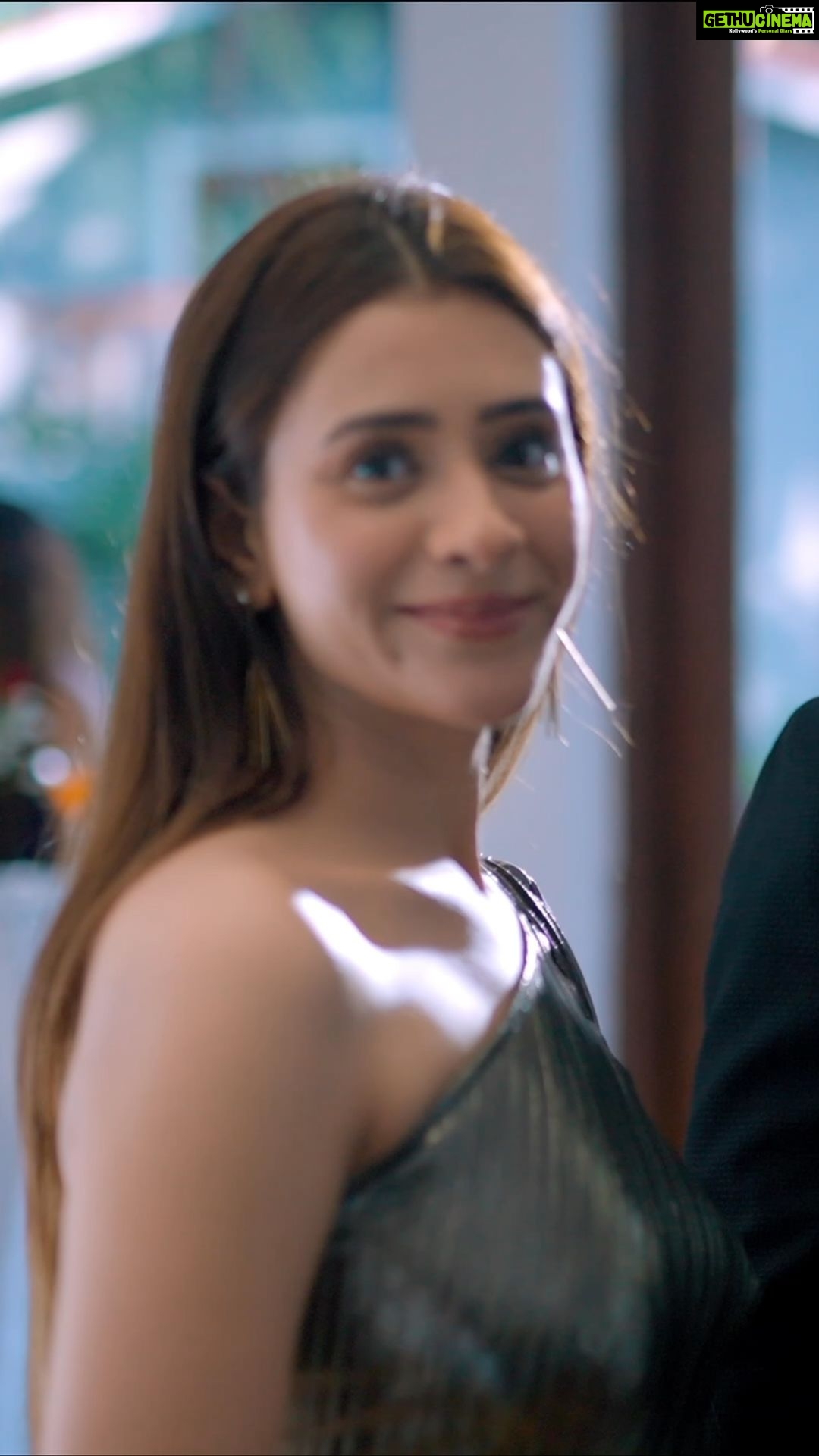 Hiba Nawab Instagram - Here is Beirada for all of you...a song that is going to touch your soul and make you believe that love can happen during the most unpredictable times of your life. Go on the Mestarlet Production channel now to enter the world of Beirada. @fahmaankhan @tabish_pasha @mestarlet @ramshashares