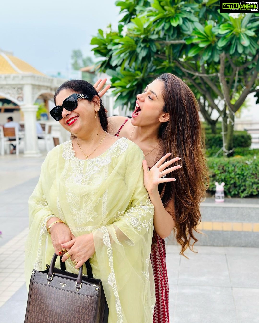 Hiba Nawab Instagram - Happy happy birthday mummaaaa♥️♥️