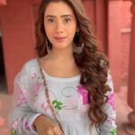 Hiba Nawab Instagram – Jhumka #bareillykebazarmei 🥰