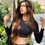 Hiba Nawab Instagram - Throwing up the shade for a little bit of sunshine✨