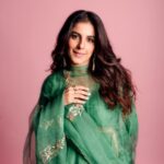 Isha Talwar Instagram – Dekho chaand aaya,chaand nazar aaya! 🌙

Shot by @tanya_shoots 
Make-up @ritikavatsmakeupandhair 
Hair @nargis9052 
Styled by @whyshestyled
Wearing @sihali_jageer 
Jewellery:  @studio.metallurgy 
Assistant stylist: @styledbyhenal