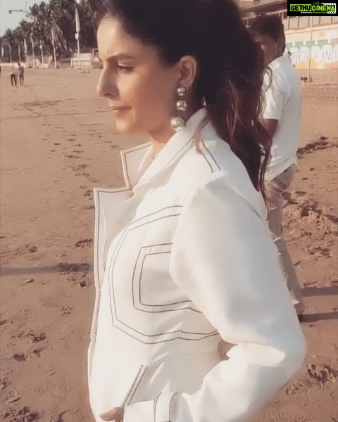 Isha Talwar Instagram - Ditching the heels for the beach !!!! 🌊 💨🌤🤍 Wearing @thelabel.jenn Styled by @asulkr Make-up@shiprasinghacharya Assisted by @chuhillary Hairstylist @aartigupta5565