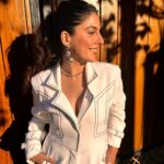 Isha Talwar Instagram - Ditching the heels for the beach !!!! 🌊 💨🌤️🤍 Wearing @thelabel.jenn Styled by @asulkr Make-up@shiprasinghacharya Assisted by @chuhillary Hairstylist @aartigupta5565
