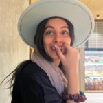 Isha Talwar Instagram - Sundays are for wearing your hat and loitering around Bandra ! Ok ok,it’s a lie - I am in Madh Island and working ! 😸 #majjanilife