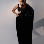 Isha Talwar Instagram - Feeling”jubilee”vibes at the @feminaindia awards ! 🪩 Shot by @leroifoto HMU @tado55 Styled by @asulkr Wearing @bhaavya.bhatnagar Jewellery @mortantra @spiffypublicrelations 🤍🖤 #iykyk #retroissavibe #oldworldcharm