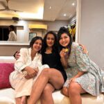 Isha Talwar Instagram - Even my outfit knows it’s a Sunday ! From Rolling Stone’s to rickshaw rides,hippy birthdays to book stores,interviews to the beach - this jumpsuit has seen it all in a span of 2 days !!!! To be continued … Also,in my personal opinion I look better with litchis than handbags ! Wearing @thelabel.jenn Styled by @asulkr #workandrestmode All over the Place
