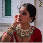 Isha Talwar Instagram - Bijlee thodi khadoos hai - uski shakal par mat jao 😁… Aap sab ke liye🌹🌹🌹🌹🌹 !!! Bohot bohot Dhanyawaad :) #saasbahuaurflamingo 🦩🦩🦩