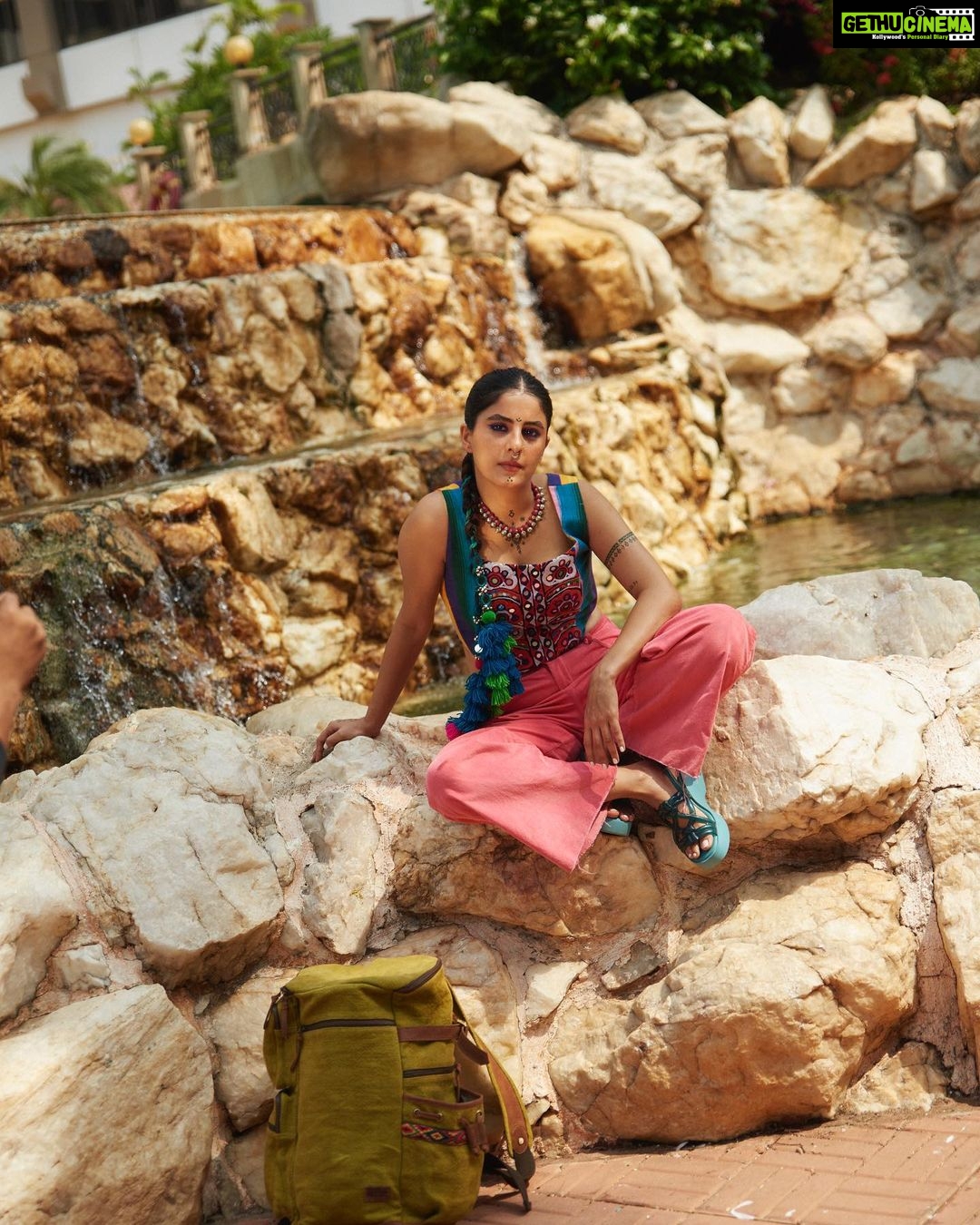 Isha Talwar Instagram - Hipster Bijlee is convinced with the Rabbit’s review 🐇🐰 Shot by @yugammonga Styled by @sobia93 Make-up @nikitashak Hair @hairmovesartistry Outfit: @Rafu.d Necklace and Paranda: @ShopZiddi Shoes: @sallyruchi @melissashoesindia Septum: @BakaJewelry Bag: @theburlappeople #promotions #saasbahuaur🦩