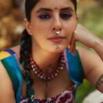 Isha Talwar Instagram - Hipster Bijlee is convinced with the Rabbit’s review 🐇🐰 Shot by @yugammonga Styled by @sobia93 Make-up @nikitashak Hair @hairmovesartistry Outfit: @Rafu.d Necklace and Paranda: @ShopZiddi Shoes: @sallyruchi @melissashoesindia Septum: @BakaJewelry Bag: @theburlappeople #promotions #saasbahuaur🦩