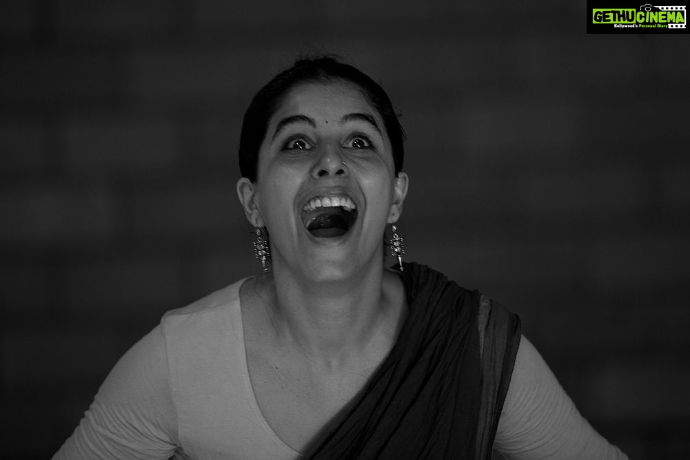 Isha Talwar Instagram - Beginning with Shringara - ending with Shringara and everything else that happens in between!! Navarasa Sadhana @natanakairali by Guruji Venu G .. miss you Guruji ! Thank you for changing the course of my life ❤️❤️❤️ #abhinaya Photographs by @manojparameswaran 🤍 Natanakairali
