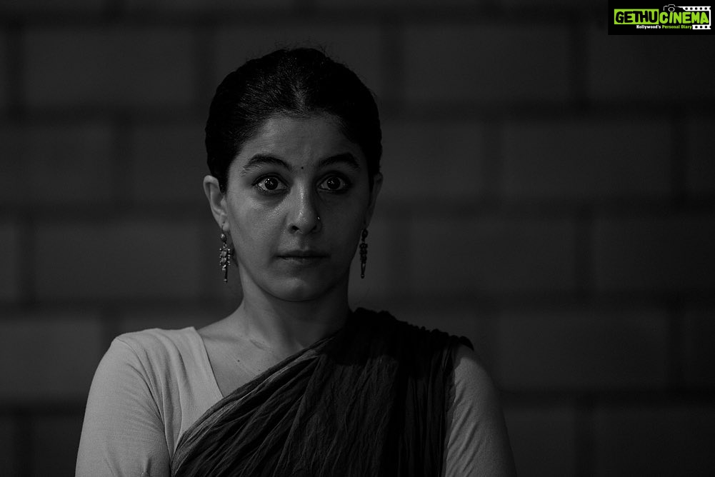 Isha Talwar Instagram - Beginning with Shringara - ending with Shringara and everything else that happens in between!! Navarasa Sadhana @natanakairali by Guruji Venu G .. miss you Guruji ! Thank you for changing the course of my life ❤️❤️❤️ #abhinaya Photographs by @manojparameswaran 🤍 Natanakairali