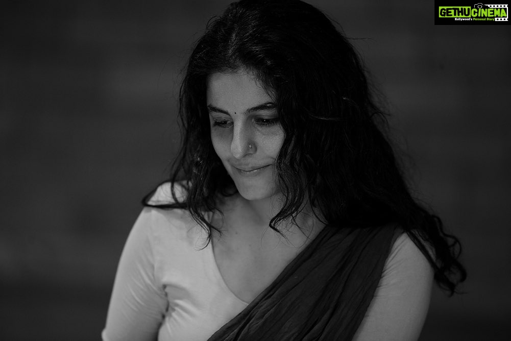 Isha Talwar Instagram - Beginning with Shringara - ending with Shringara and everything else that happens in between!! Navarasa Sadhana @natanakairali by Guruji Venu G .. miss you Guruji ! Thank you for changing the course of my life ❤️❤️❤️ #abhinaya Photographs by @manojparameswaran 🤍 Natanakairali