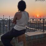 Isha Talwar Instagram - Sunset workout🐞🐝🪲🌵🪵 Training with @theanilmantra11 🏃‍♀️ #functional #outdoorbliss #movement