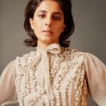 Isha Talwar Instagram – Shapeshifter🤷‍♀️

@anandbhushan @shopeurumme 🤎

#textures #classic #victorian