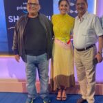 Isha Talwar Instagram - My first feature film - “Hamara dil aapke paas hai” was directed by Satish Ji. I was just a 12 year old then but till date I know i was completely mesmerised by the energy i felt on a shooting set.. Who knew I would become an artist when I grow up but somewhere ,in retrospect,I think the seed was planted then ! My father insisted i watch “Salesman Ramlal” starring Satish ji and Seema biswas in key roles because of the Comradrie Satish ji and dad shared .. Seeing him perform at Prithvi theatre made me believe in the art of storytelling on stage and deeply moved me !! Thank you Satishji for the memories❤️ Bombay