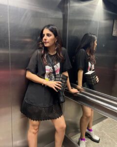 Isha Talwar Instagram - Painting the town black🖤

Hair @hair_by_vaibhavi_💛

#inthehood #bumbai #screenings