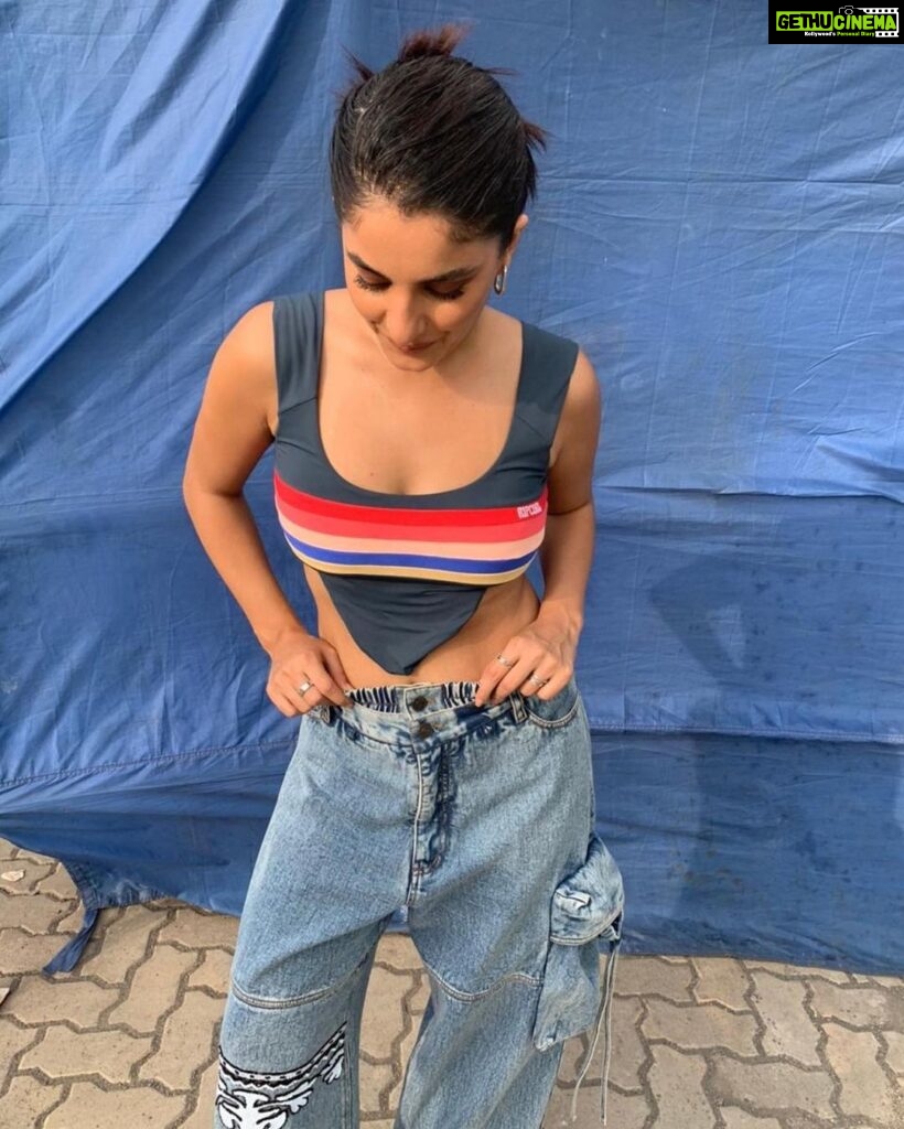 Isha Talwar Instagram - Blue on blue on blue 🥏 @studiokuko @tado55 @curiocottagejewelry Top @ripcurl_usa Bottoms by @dhruvkapoor 💙 #eventdiaries #scribbles #embroideredpants