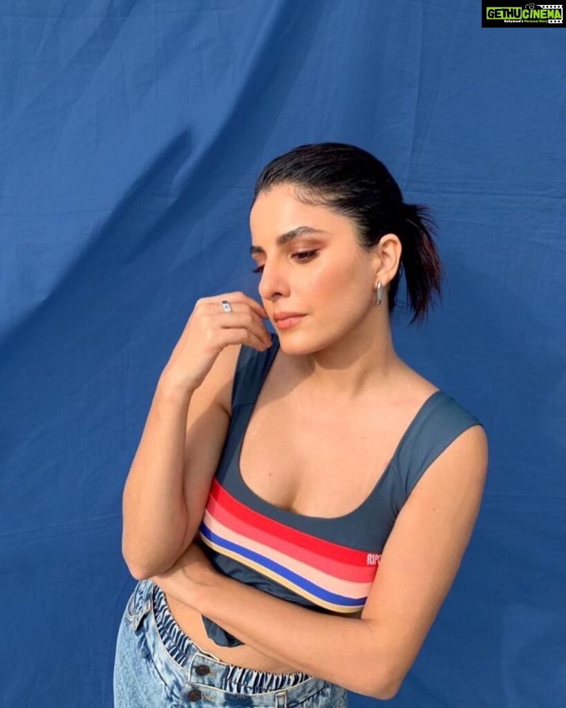 Isha Talwar Instagram - Blue on blue on blue 🥏 @studiokuko @tado55 @curiocottagejewelry Top @ripcurl_usa Bottoms by @dhruvkapoor 💙 #eventdiaries #scribbles #embroideredpants