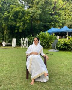Isha Talwar Instagram - Madhuri when she is out of office🤷‍♀️

#mirzapurseason3 #madhuriyadav #bhashanmodeon📢