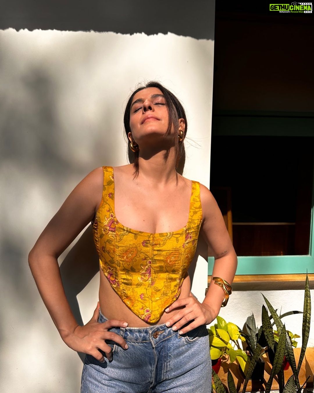 Isha Talwar - 177.9K Likes - @theyellowdiary ft @shilparao 💛💛💛
Loved dancing for this one - link in bio :)
Finally wearing @bodements_ by the sweetest @dibzoo 💙
Styled by @asulkr 🤍
Hmu @samson_lei 💜
Shot at @thespace.juhu❤️
Sundays are for loving,you see ! 💚
#corsetsthatletyoubreathe🖤