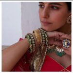 Isha Talwar Instagram - Bijlee thodi khadoos hai - uski shakal par mat jao 😁… Aap sab ke liye🌹🌹🌹🌹🌹 !!! Bohot bohot Dhanyawaad :) #saasbahuaurflamingo 🦩🦩🦩