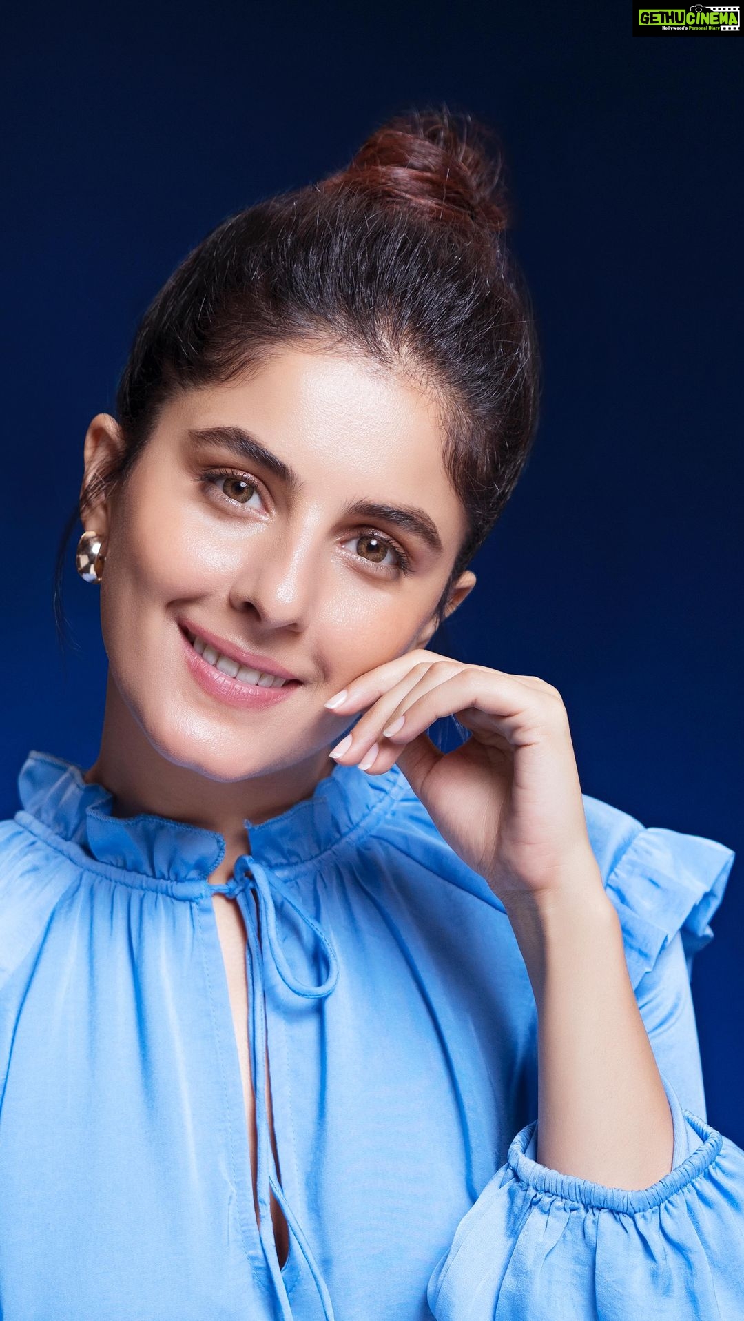 Isha Talwar Instagram - Why just glow? When you can #gojiglow🍒 Iss range main hai exotic Gojiberrys that have 500X more vitamin C than oranges! Gojiberry= New Vitamin C🍊 It fades away dark spots and leaves your skin Goji glowing…Get 20% off on the entire range on Amazon! link in Bio🌸