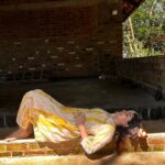 Isha Talwar Instagram - A new day is dawning, Here I am Want you to know just that Want you to know just where I stand …………….🎵🎷🎵 Sun is shinin’ by Bob Marley ! Wearing the most comfortable @fabneststudio 🌞 #anewleaf Natanakairali
