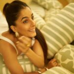 Isha Talwar Instagram - सफेद 🤍 📸 @abhitabhkame 💄 @samson_lei 👗 @asulkr @shoplune for accessories and shot at @thespace.juhu 💜