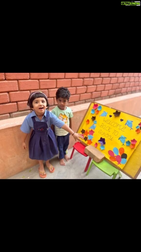 Ishika Singh Instagram - School bells are ringing loud and clear , vac action is over !!!N here comes the first day of school … big relief to every mommy 😉 #backtoschool #schoolfriends #schoolfirst #schoolfirstday #reelsinstagram #reelsvideo #reelitfeelit #reelkarofeelkaro #reelitfeelit❤️❤️