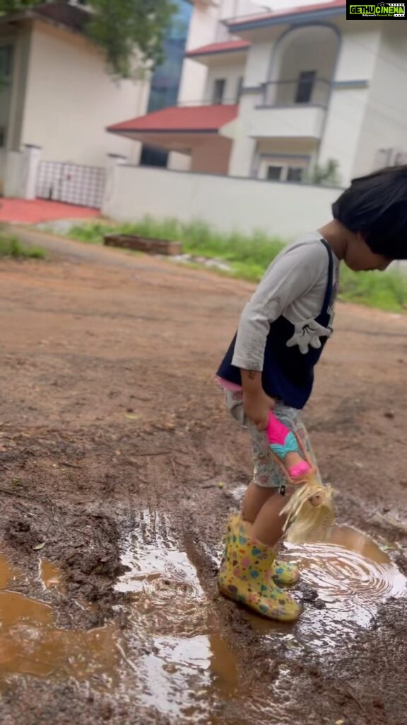 Ishika Singh Instagram - My little peppa and her treasure .. her boots 👢! #peppapig #peppapigmemes #motherhood #momlife #mommyhood #momanddaughter #toddlerlife #toddleractivities #toddlersandrain #toddlerandrainyday #rainyday #rainboots #muddygirl #muddypuddles #mud #enjoyrain #rainyday
