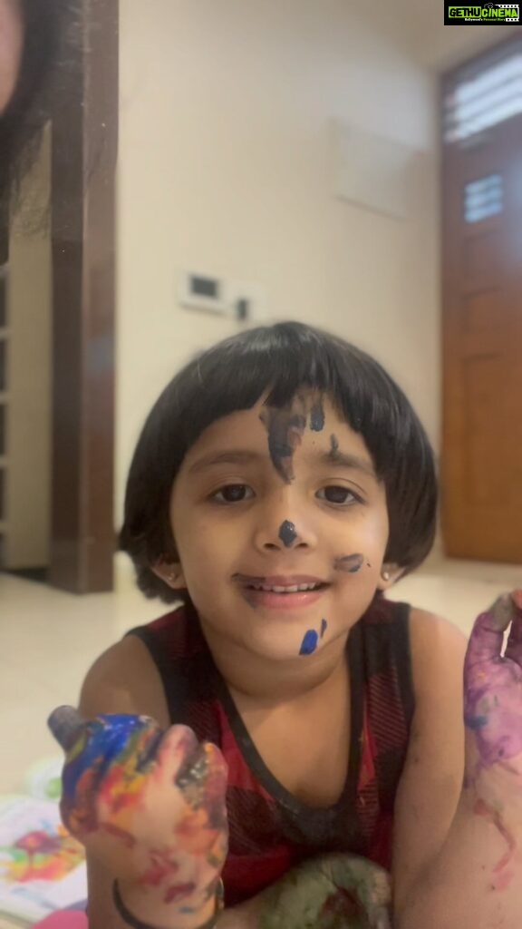 Ishika Singh Instagram - When my daughter becomes my makeup artist 👩‍🎨 … I get blueeee eyeshadows , blue eyes … blue lips and ended up with blue face and blue day !!! #blueeyes #bluehair #blueface #motherlove #motherhood #motherdaughter #mommylife #mommy #mommyhood #mommyandme