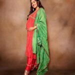 Ishita Dutta Instagram - My Bump, My Bump, My lovely baby Bump ❤️ Loving every bit of it 🥰 @label_kinjalmodi @viralmantra 🧿