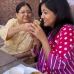 Ishita Dutta Instagram – Kuch jal raha hai na???? 😝

Well I am loving the attention and his expression 
🤣🤣🤣