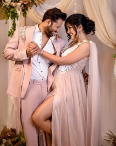 Ishita Dutta Instagram - Only Love ❤️

Thanku for capturing these moments so beautifully…. Memories for a lifetime.
Cannot wait for the next phase of our life to start… 
@littletoesbymuskan @sapna_kapoorr 

Stay tuned for more amazing pics from the shoot…. 💜💜💜

@vatsalsheth

Styled by: @styleitupbyaashna 

Ishita’s Outfit: @purvisethiacouture 
Jewellery: @noraahajewels 

Vatsala’s Outfit: @h.romanticartist