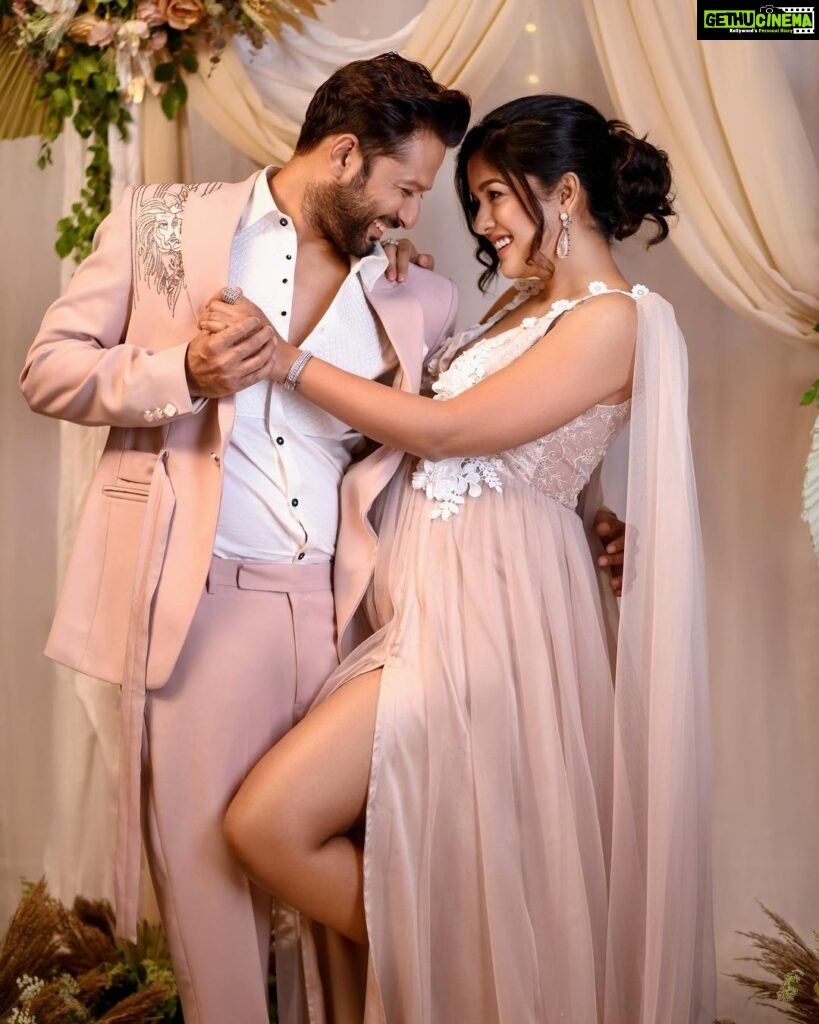 Ishita Dutta Instagram - Only Love ❤️ Thanku for capturing these moments so beautifully…. Memories for a lifetime. Cannot wait for the next phase of our life to start… @littletoesbymuskan @sapna_kapoorr Stay tuned for more amazing pics from the shoot…. 💜💜💜 @vatsalsheth Styled by: @styleitupbyaashna Ishita’s Outfit: @purvisethiacouture Jewellery: @noraahajewels Vatsala’s Outfit: @h.romanticartist