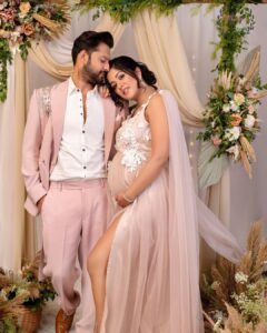 Ishita Dutta Instagram - Only Love ❤️

Thanku for capturing these moments so beautifully…. Memories for a lifetime.
Cannot wait for the next phase of our life to start… 
@littletoesbymuskan @sapna_kapoorr 

Stay tuned for more amazing pics from the shoot…. 💜💜💜

@vatsalsheth

Styled by: @styleitupbyaashna 

Ishita’s Outfit: @purvisethiacouture 
Jewellery: @noraahajewels 

Vatsala’s Outfit: @h.romanticartist