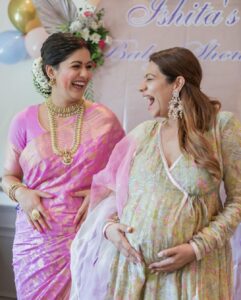 Ishita Dutta Instagram - One with Friends 💜💜💜

#godhbharaiceremony 💜

🧿