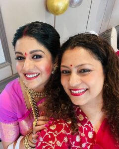 Ishita Dutta Instagram - One with Friends 💜💜💜

#godhbharaiceremony 💜

🧿
