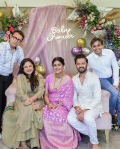 Ishita Dutta Instagram - One with Friends 💜💜💜

#godhbharaiceremony 💜

🧿