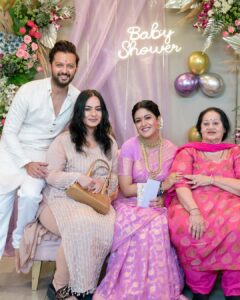 Ishita Dutta Instagram - One with Friends 💜💜💜

#godhbharaiceremony 💜

🧿