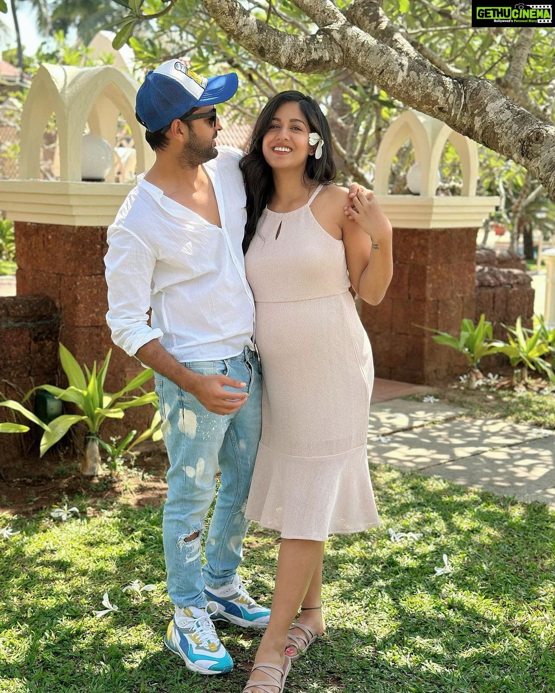 Ishita Dutta Instagram - 'Cause there's somethin' in the way you look at me It's as if my heart knows you're the missing piece You make me believe that there's nothing in this world I can't be I never know what you see But there's somethin' in the way you look at me ❤️ -Christian Bautista @vatsalsheth Outfit: @athenalifestyle.in Styling: @styling.your.soul Brand pr: @socialpinnaclepr