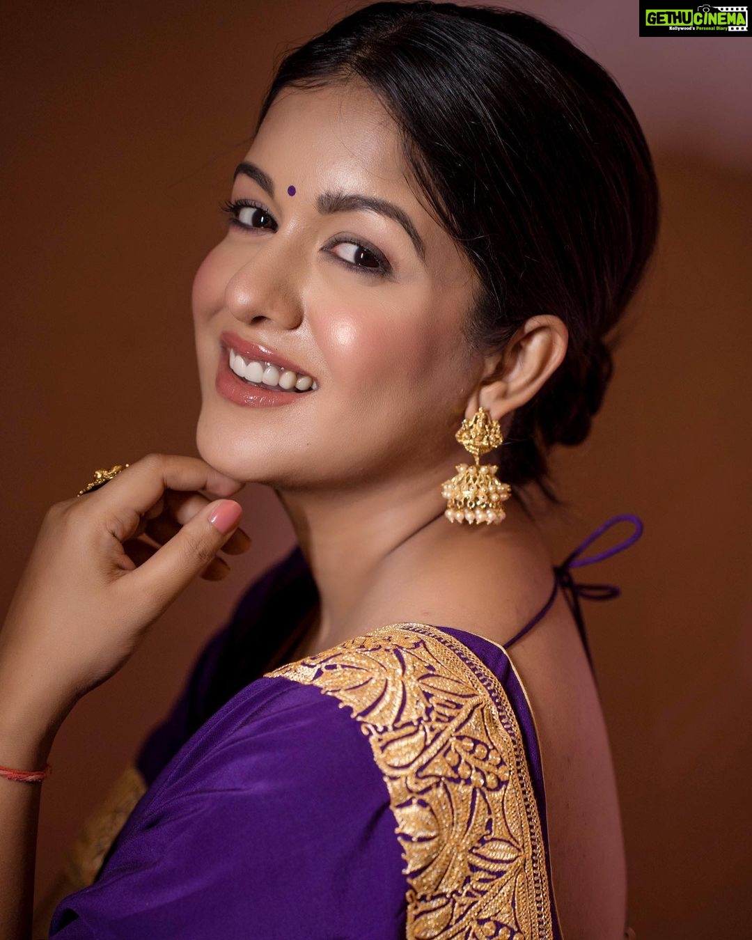Ishita Dutta Instagram - πππ Styled by: @styleitupbyaashna Outfit: @thewholenineyardsofficial Makeup: @meenalvidhani Hair: @makeupdiarybyrk Shot by: @arindamsikdar Edited by: @framesbymayur #purple #mommytobe #saree #styleitupbyaashna