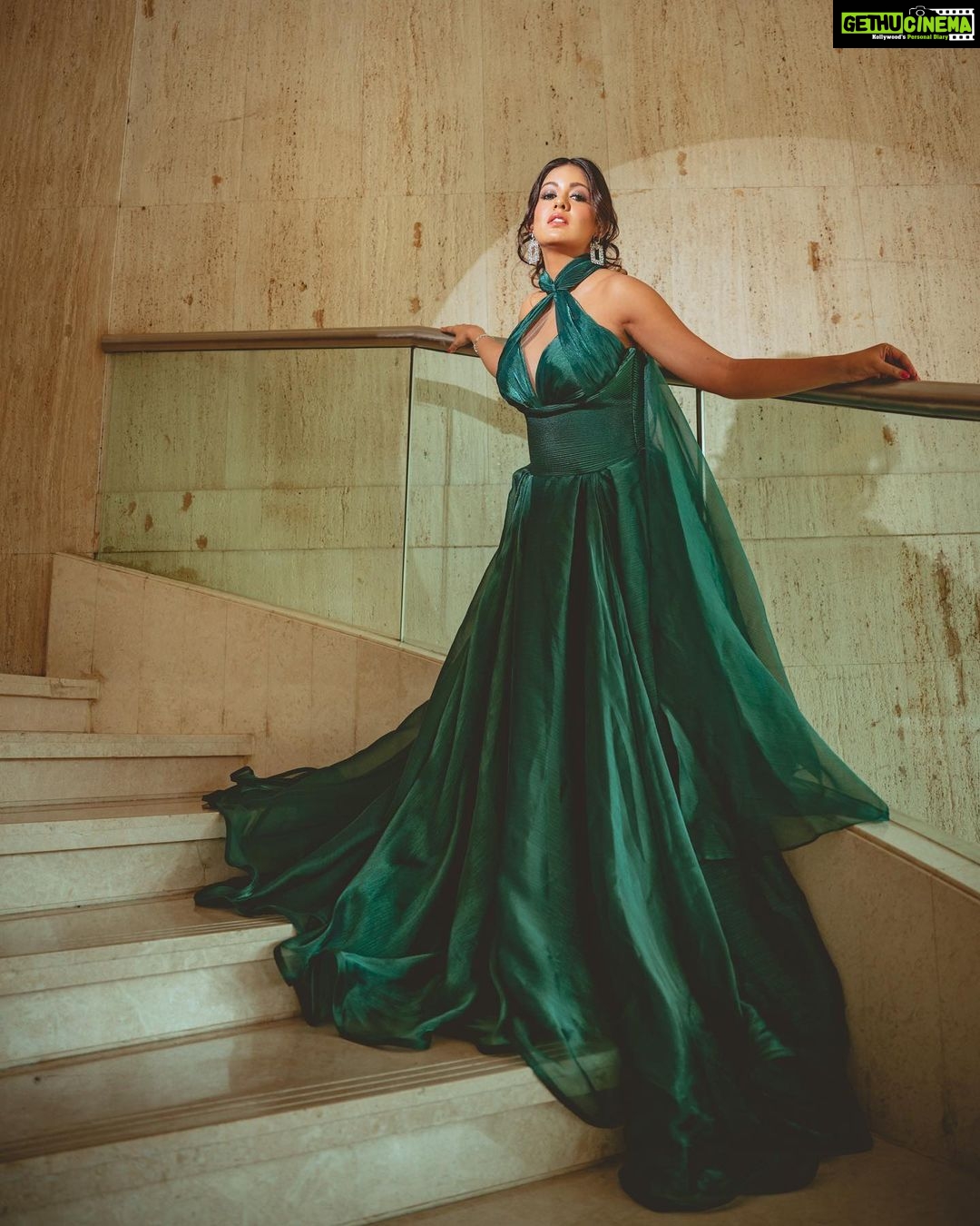 Ishita Dutta Instagram - #vibes 💕 Styled by @natashaabothra Team @priyankaa.a_91 @dhwaniivithalani_22 Outfit @nourbyneharika Earrings @miranabymegha @affiliates_pr Bracelet @mozaati Makeup and Hair @makeoverbysejalthakkar Photographer @deepak_das_photography @kakali_das_photography @raj_kashyap_144 Location @courtyardmumbai @ummraomumbai