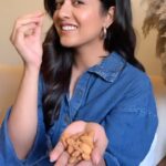 Ishita Dutta Instagram – Eating a handful of almonds everyday is by far one of the best habits I have cultivated to maintain healthy and glowing skin! #StayBeautifulWithAlmonds #almonds #paidpartnership #collab