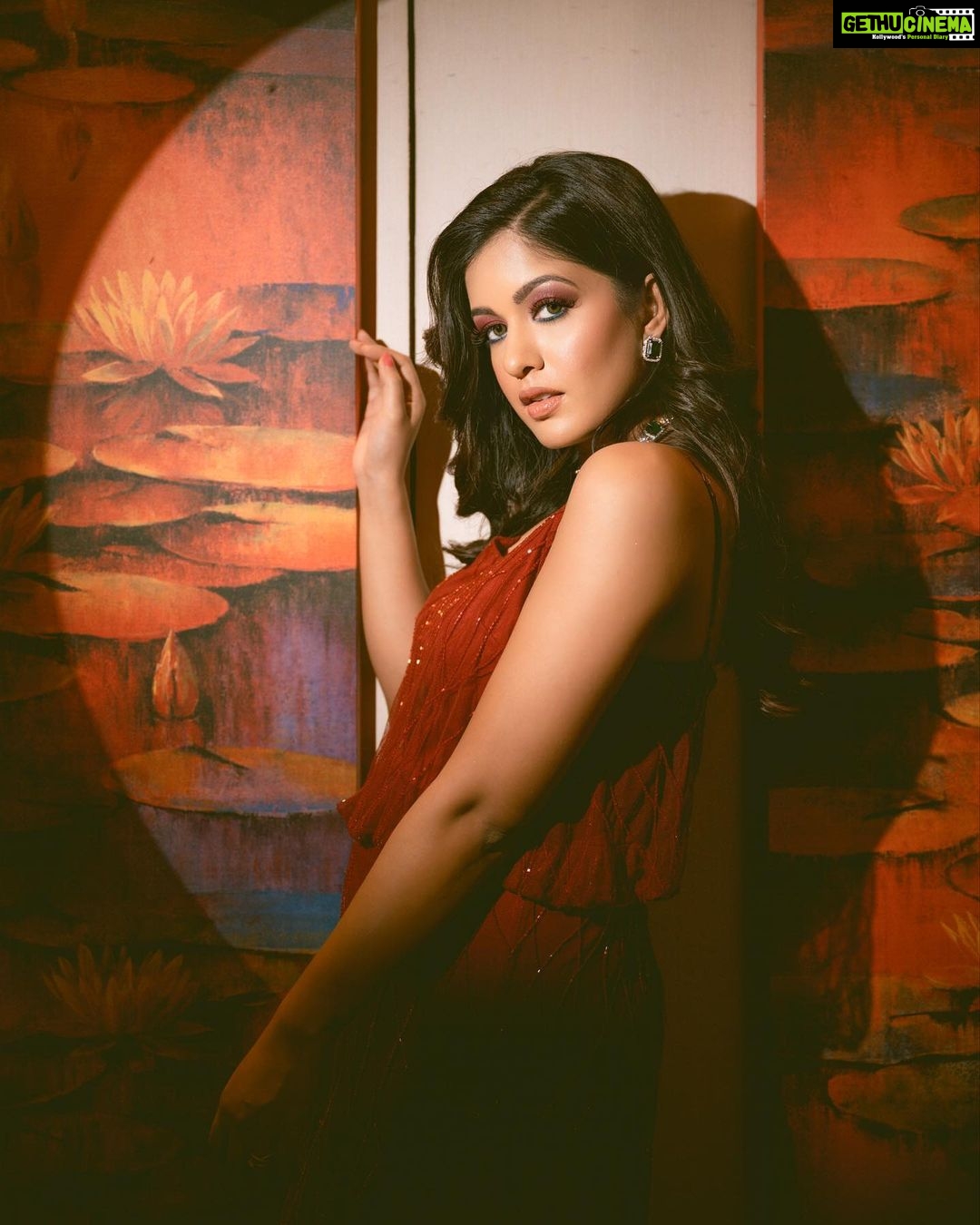Ishita Dutta Instagram - It's Wine'O Clock Styled by @natashaabothra Team @priyankaa.a_91 @dhwaniivithalani_22 Outfit @majesticbyjapnah Earrings @miranabymegha @affiliates_pr Choker @mozaati Makeup and Hair @makeoverbysejalthakkar Photographer @deepak_das_photography @kakali_das_photography @raj_kashyap_144 Location @courtyardmumbai